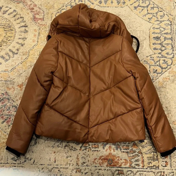 LAST CHANCE Faux Leather Puffer jacket - Picture 8 of 8